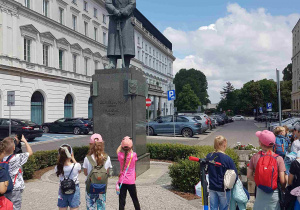 Dotarliśmy pod Pomnik Marszałka Józefa Piłsudskiego